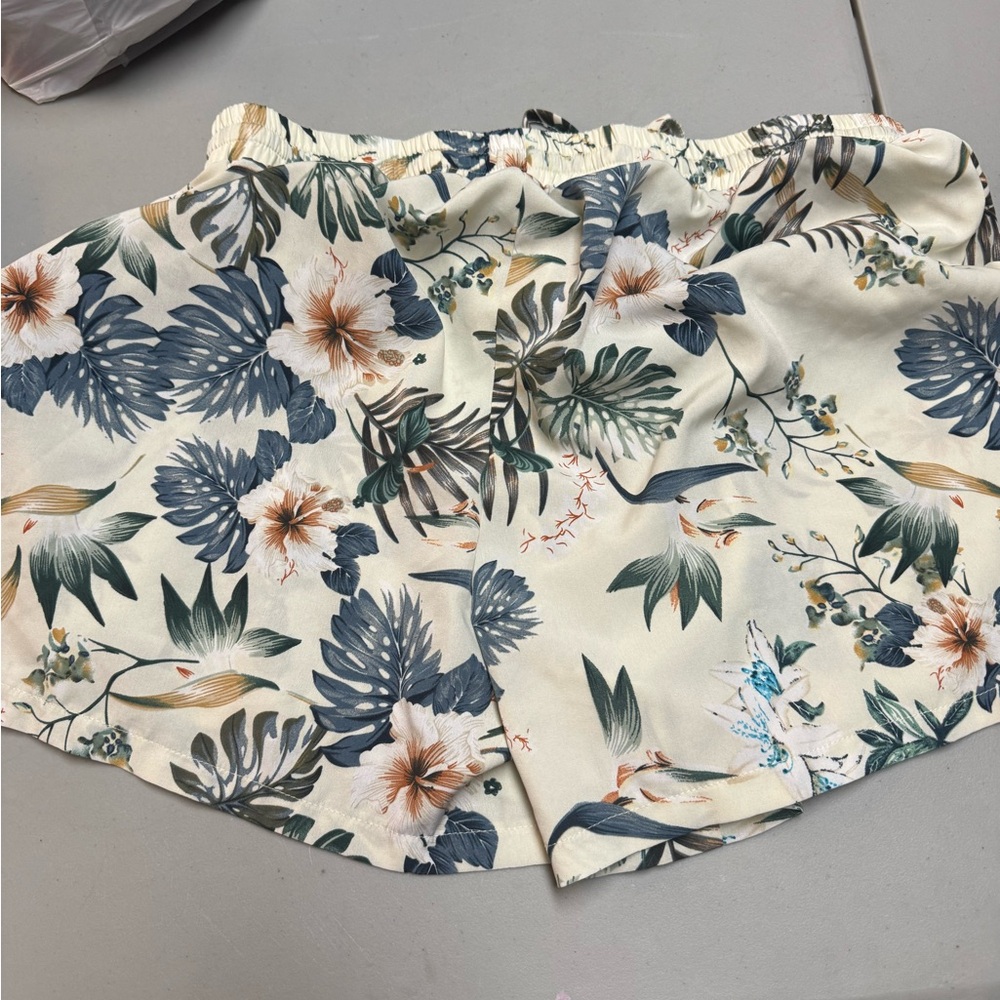 SHEIN Cream Tropical‎ Floral High Waist Women’s Shorts